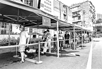 张家界18名公职人员被追责 纪委披露“魅力湘西”剧场防疫漏洞