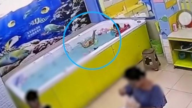 广东4岁女童泳池内溺亡 身旁多名成年人全程未察觉