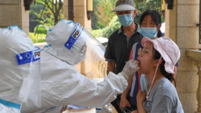 凤凰连线|郑州加紧全员核酸检测 开放18岁以下人群疫苗接种