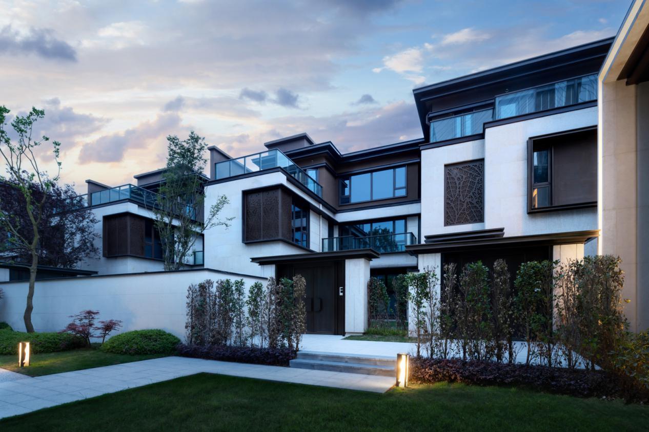 (江湾合院实拍)嘉景湾也在不断的尝试,利用别墅的垂