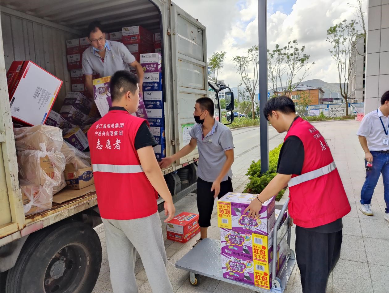 港口一线作业人员“闭环管理” 宁波舟山港筑牢疫情防控“安全港”