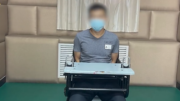 男子为报复向多名女性泼红印油 警方1小时将其抓获