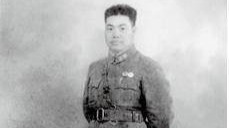 淞沪会战中一名体型高大的军官身先士卒，这便是98师副师长王甲本将军