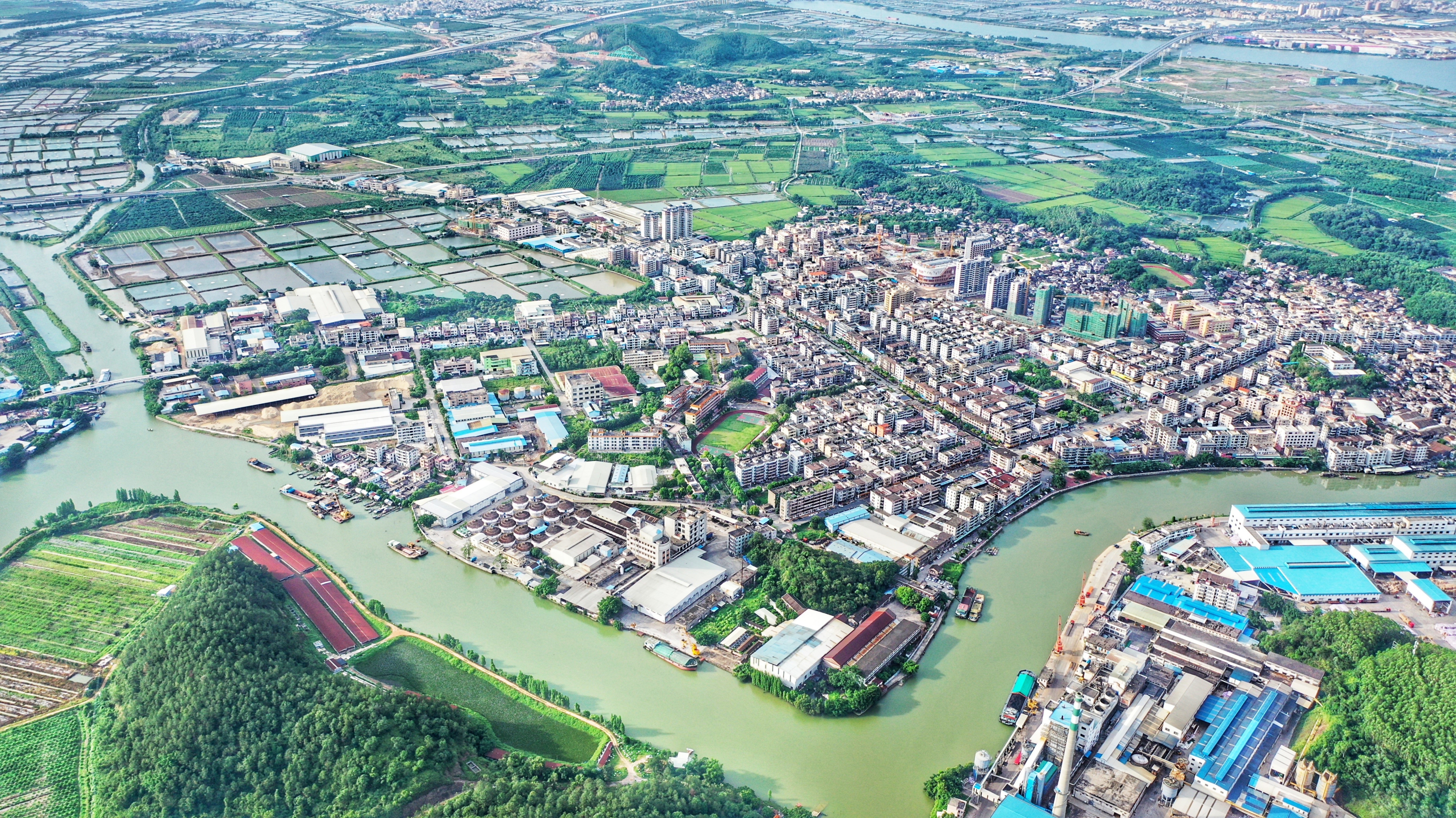 打开凤凰新闻,查看更多高清图片广东省江门市新会区睦洲镇,一座被西江