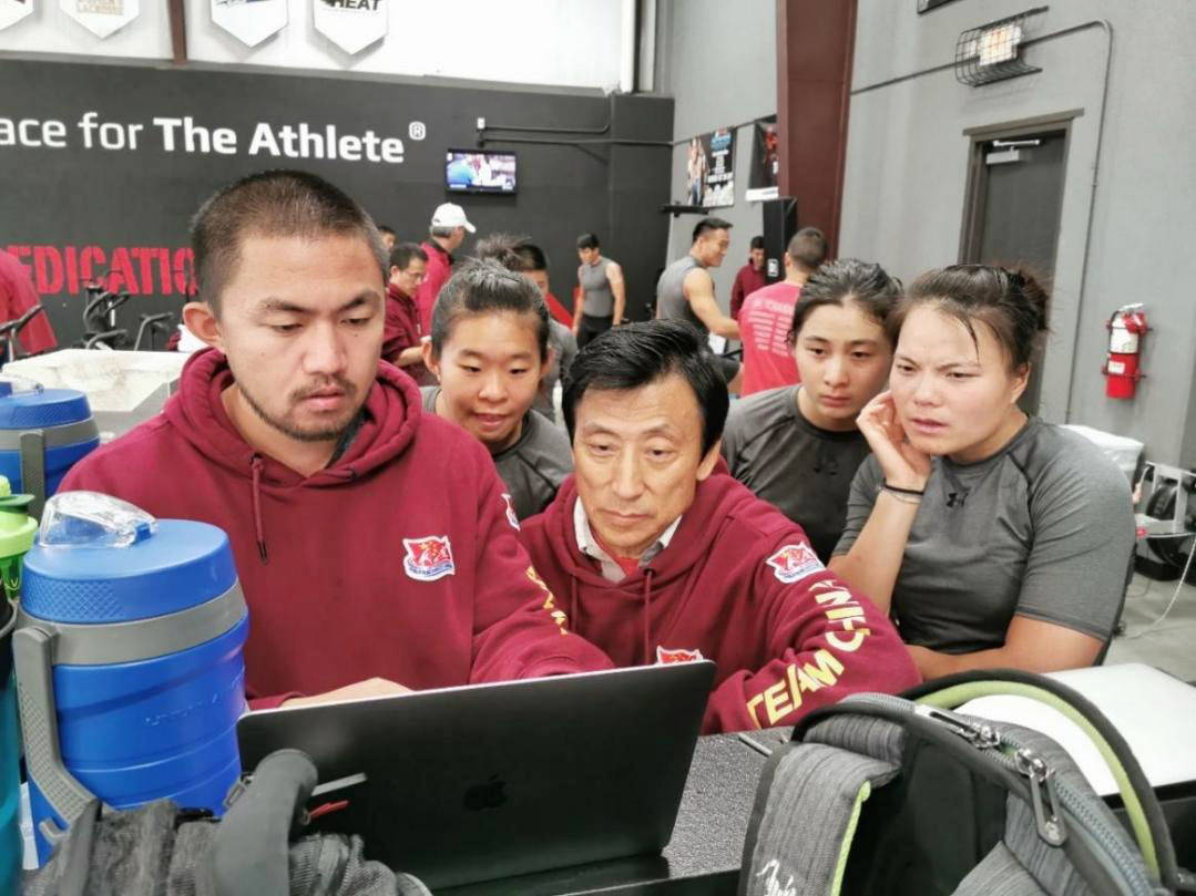 实验室孔祥麟博士随队带领徐诗晓、孙梦雅等队员在美国工作