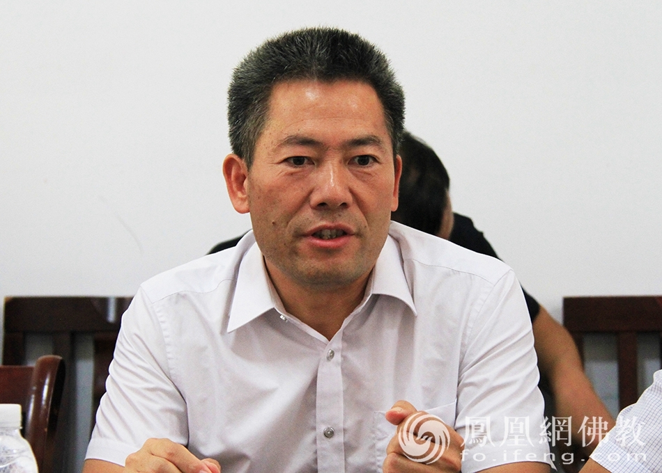 大理一中党总支书记赵新发言(图片来源:凤凰网佛教 摄影:李秀成)