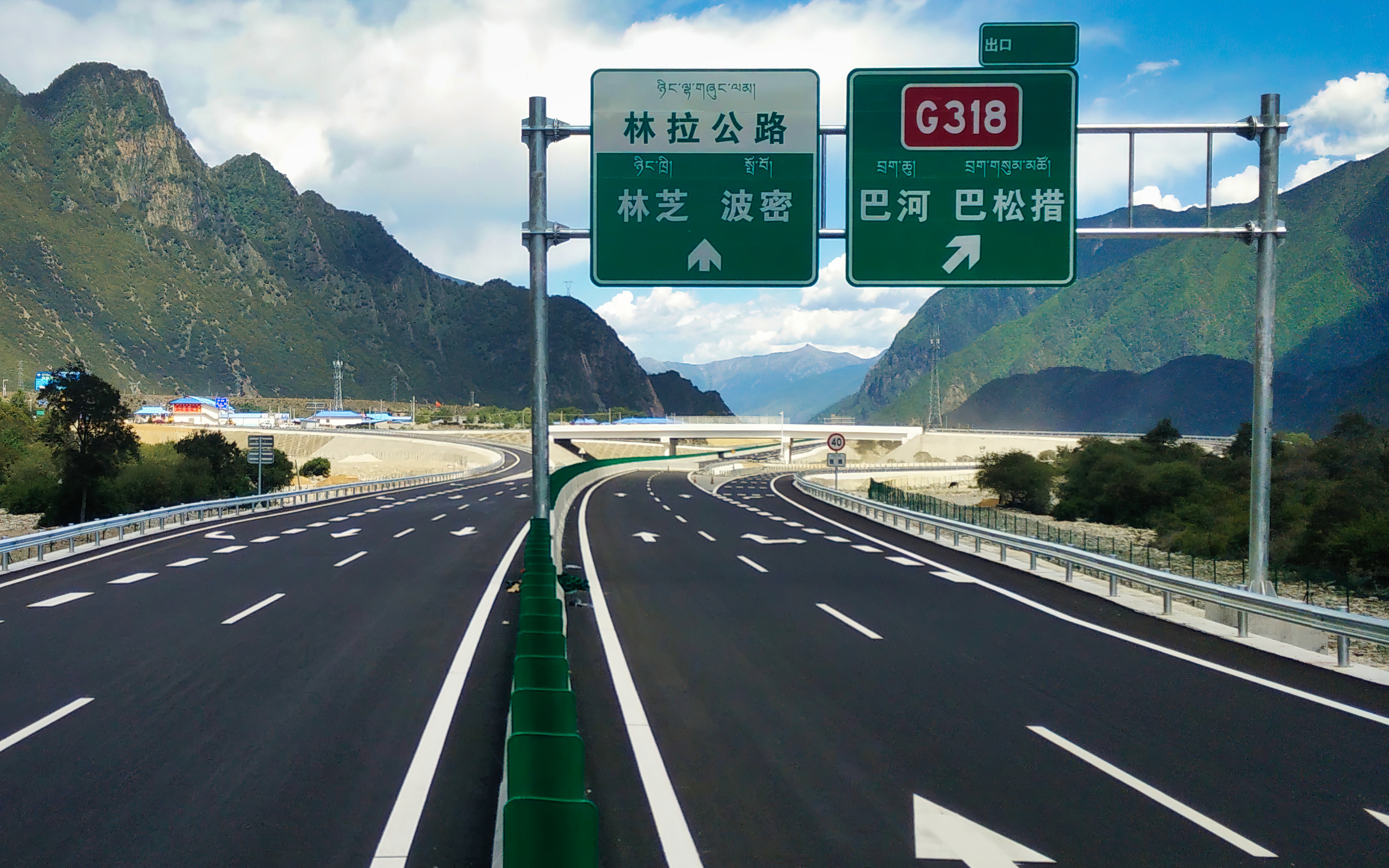 中国石化镇海炼化公司累计向社会供应沥青超过2254万吨,建设高速公路