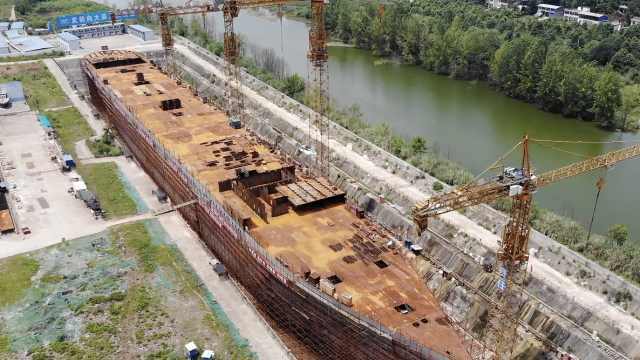 航拍号称花10亿在山沟重建的“泰坦尼克”，建7年船生锈未完工