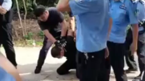 杀害茂名交警嫌疑人被抓获现场视频曝光