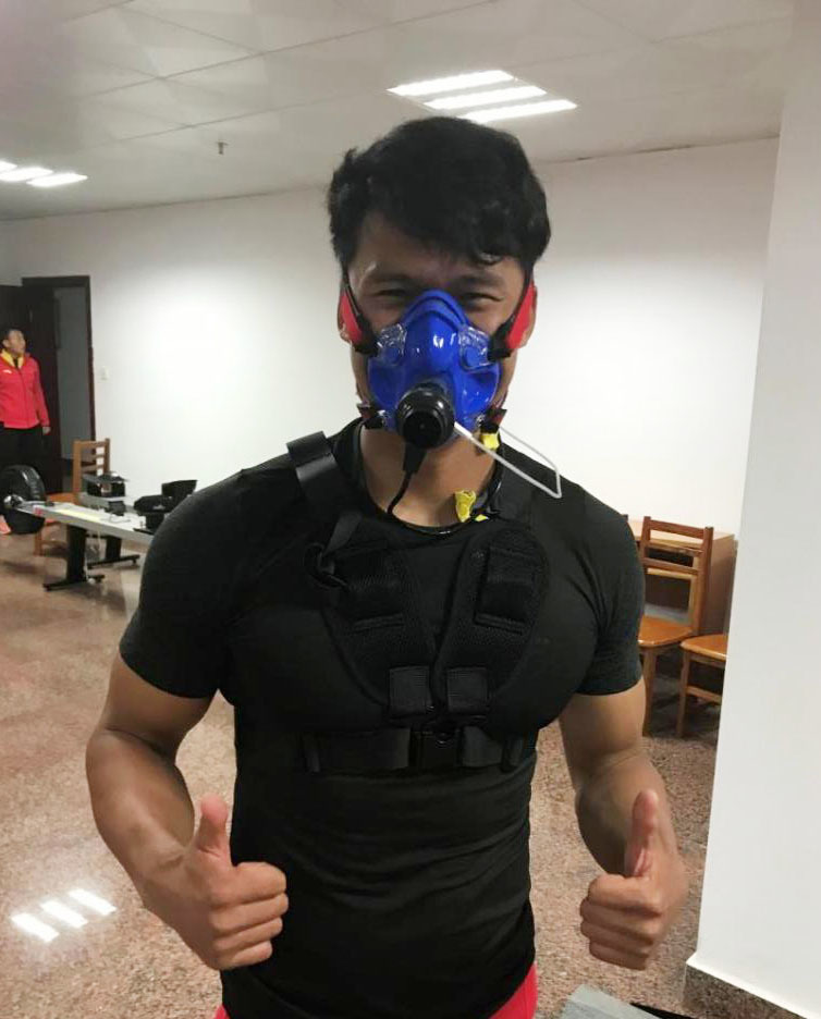 刘浩在实验室的专项机能测试