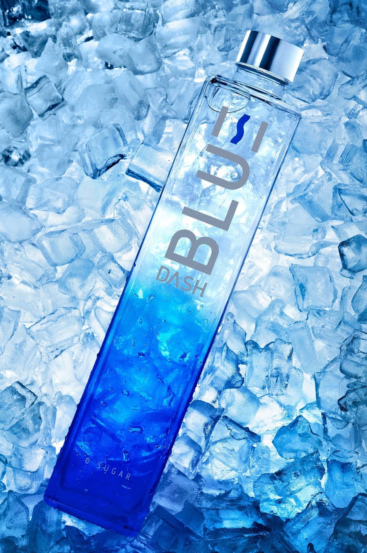 故事目前blue dash主打的是一款以零糖,直饮作为主要卖点的轻饮利口酒