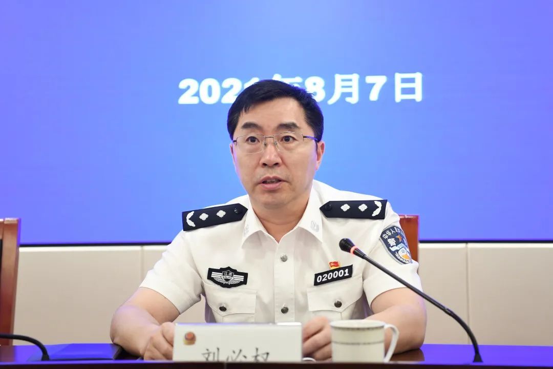 8月7日上午,滨湖公安分局干部会议召开,宣布无锡市委,市公安局党委