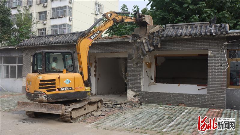 永华道街道拆违现场。通讯员吴勇辉摄