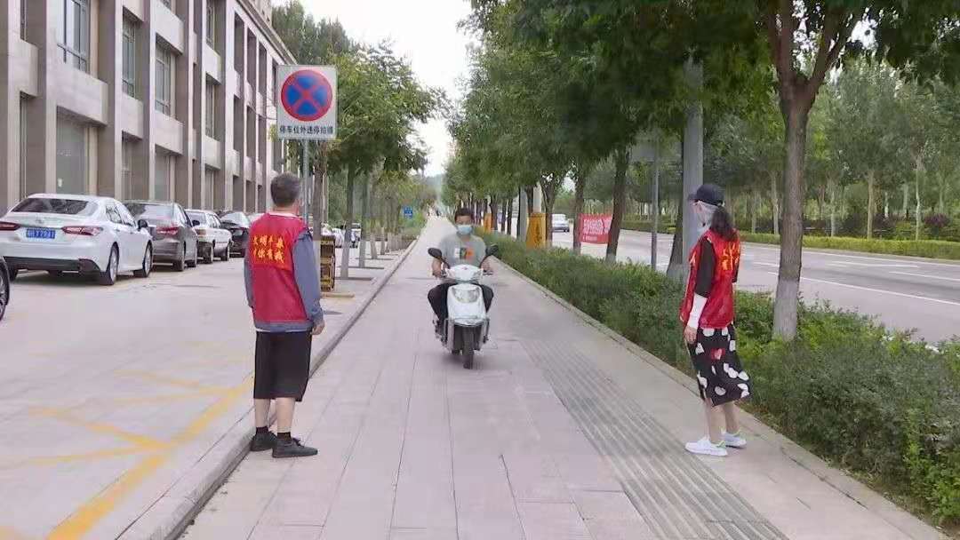 防疫志愿者(平泉网信办供图)