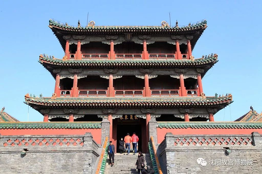 北京故宫是在元大都遗址上于明永乐年间兴建的皇宫,是汉族传统宫殿