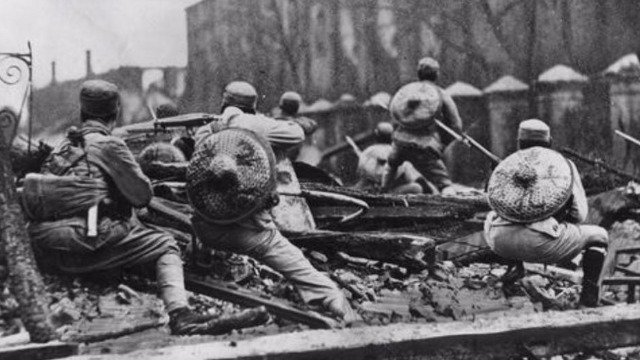 1937年淞沪会战爆发，中国所有精锐部队抱着誓死的决心走上前线