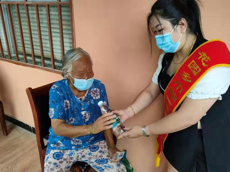 民权花园:核酸检测“绿色通道”暖了老人心