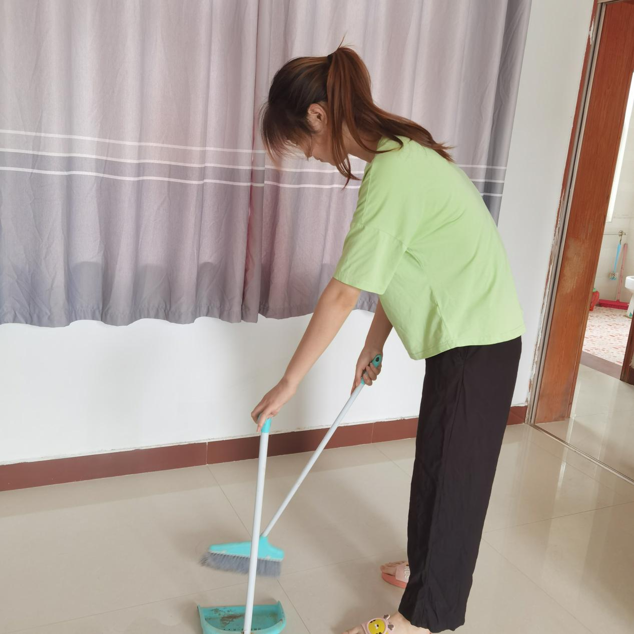 暑期在家的时候晓玉承包了家里所有的家务