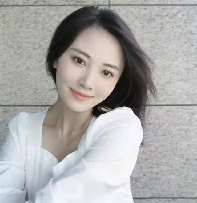 港姐10年后重聚!冠军朱晨丽已成tvb花旦,亚军退圈后胖到认不出