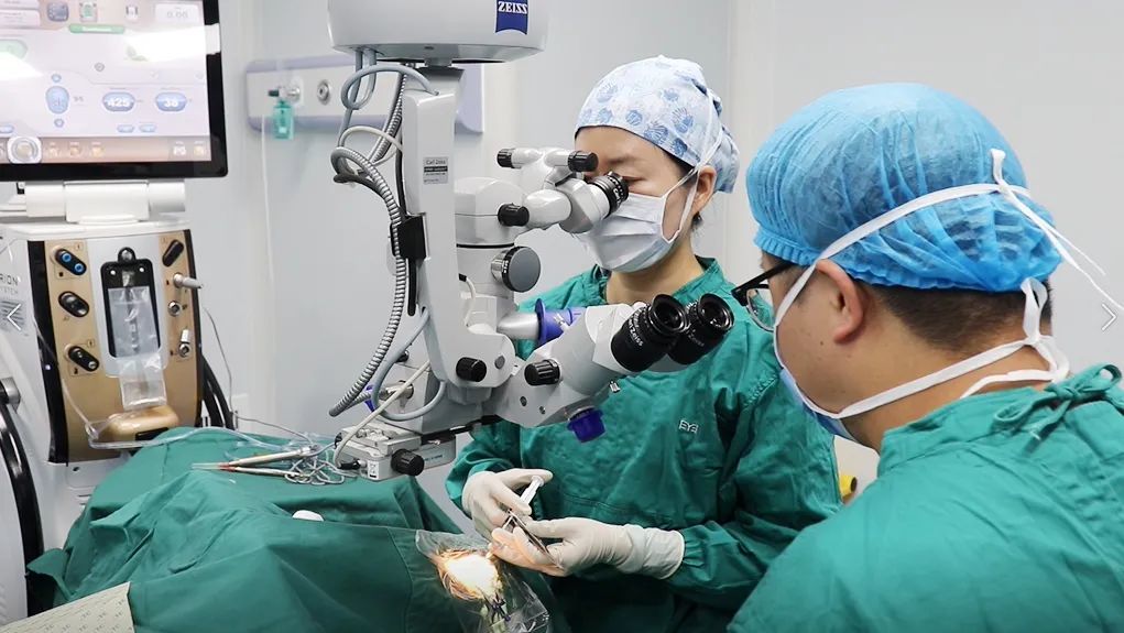 不负所托解决视力难题福州爱尔眼科医院帮助高度近视白内障患者重获