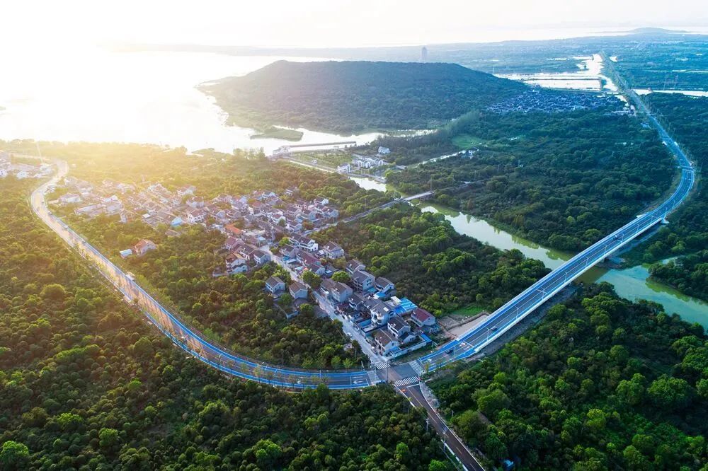 苏州市吴中区委书记丁立新率队调研光福镇