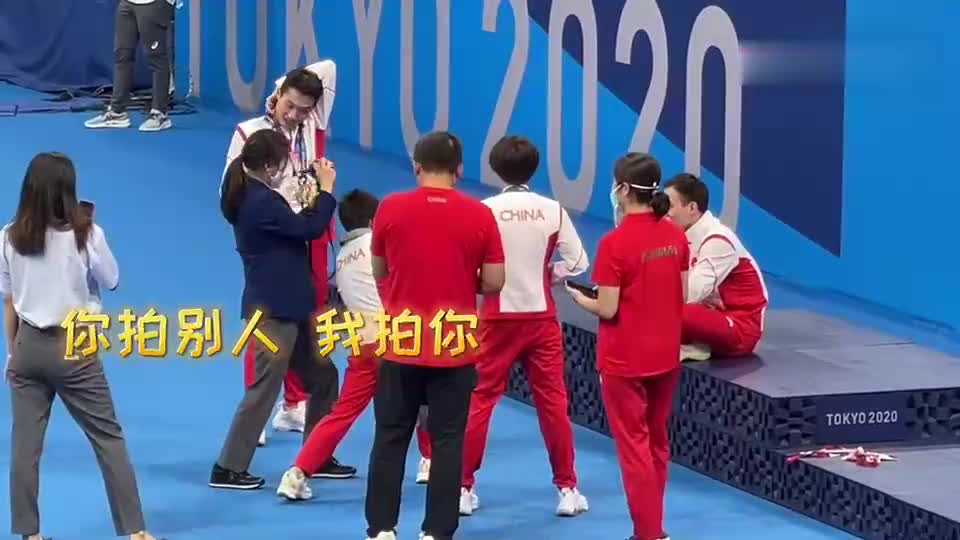 郭晶晶“追星”小师妹全红婵 帮忙整衣领一脸宠溺