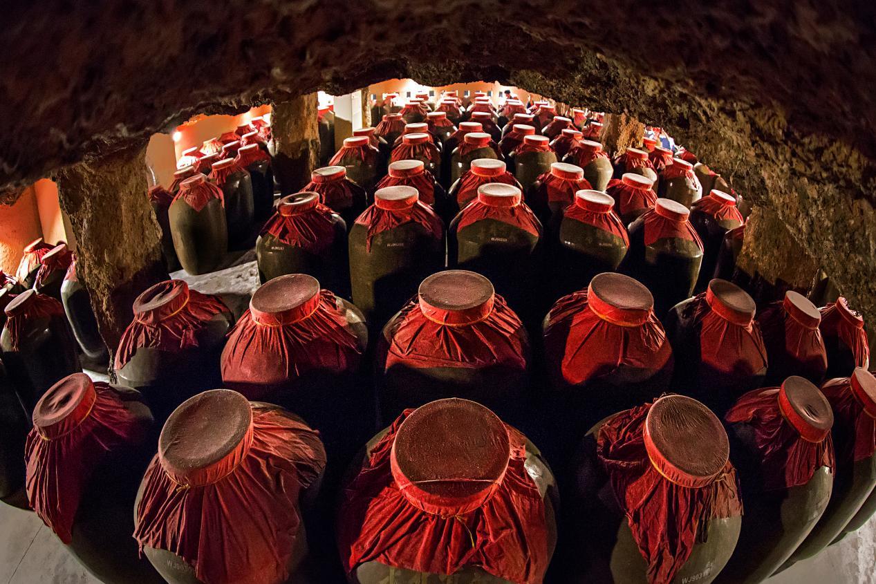 无极酒窖,这个颇有道家意蕴的所在是古井贡酒最大的酒窖.