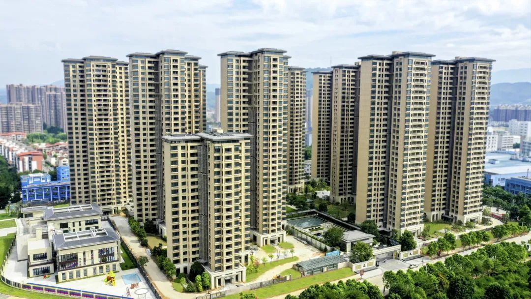 实地测评增城全南向高端社区绿地珑玥府均价18万元㎡