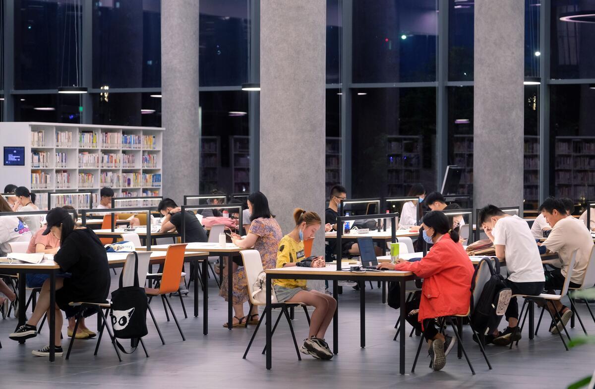 宁波图书馆新馆图书借阅区 (2).jpg