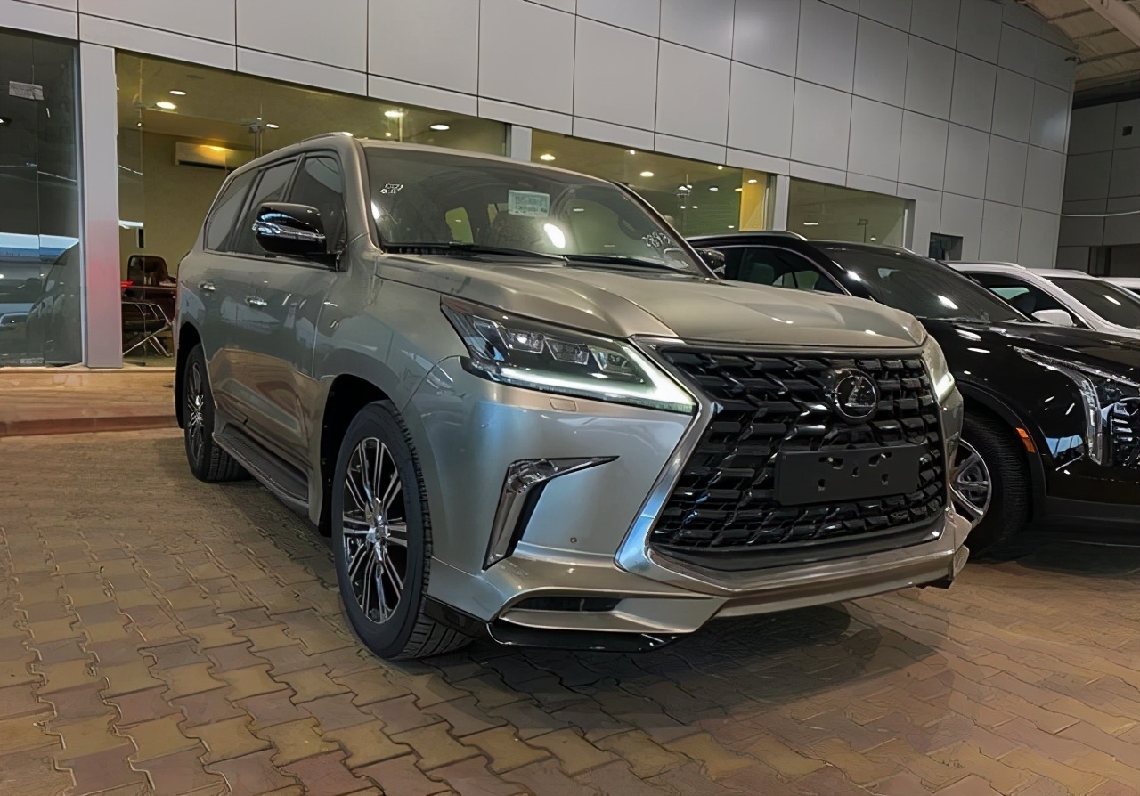 21款雷克萨斯lx570充满了越野的狂野性