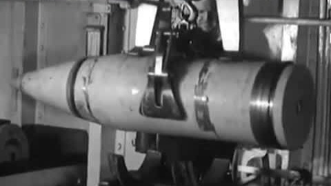 最丑战列舰即将开火 “纳尔逊”级装填炮击历史影像