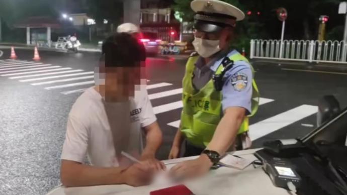 一家四口外出吃饭，叫来代驾没想到是酒驾