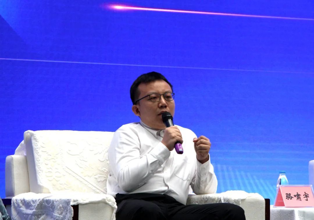 信风智库创始人兼ceo曹一方,重庆大数据人工智能创新中心总经理骆啸宇