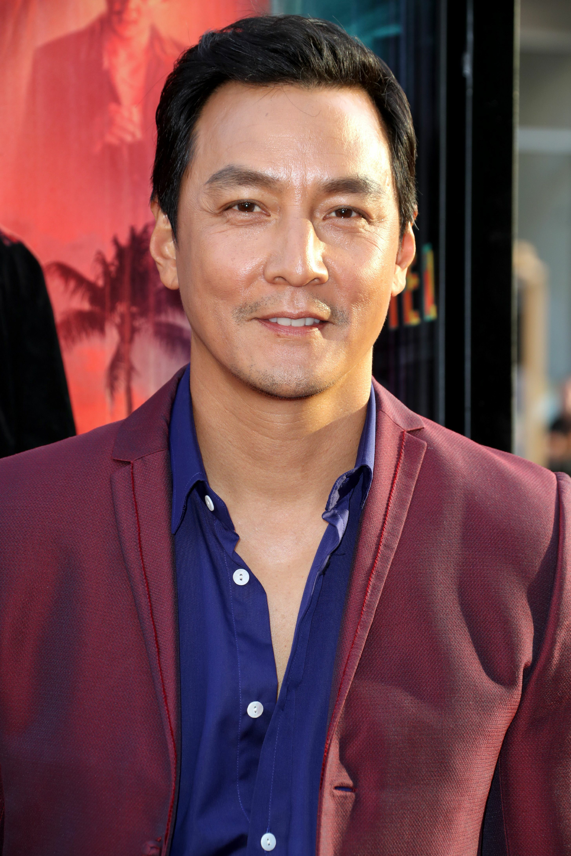 46岁吴彦祖亮相新片洛杉矶首映礼轻微发福眼角皱纹明显