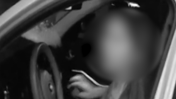 “我去喝酒男友不管我”，女子醉驾被抓向民警抱怨_凤凰网视频_凤凰网