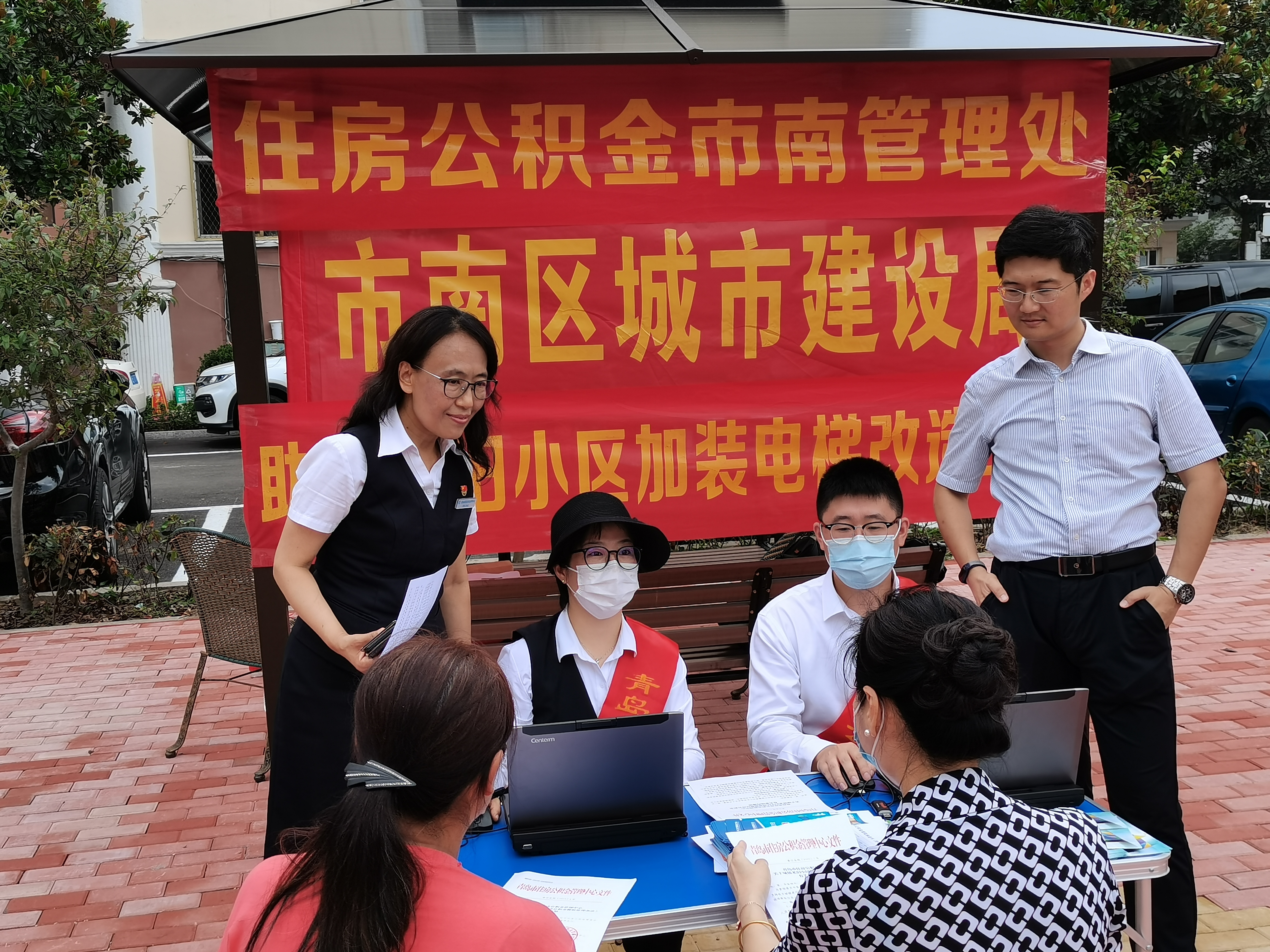打通服务群众“最后一米”，青岛市公积金市南管理处携手市南区城市建设局“上门”助力老楼装新梯