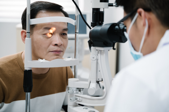 如果想及时揪出慢性青光眼,就需要靠定期检查,及早发现及治疗可减少