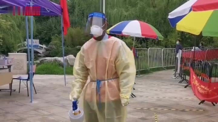 在扬州做志愿者的非洲留学生：为抗疫出一份力