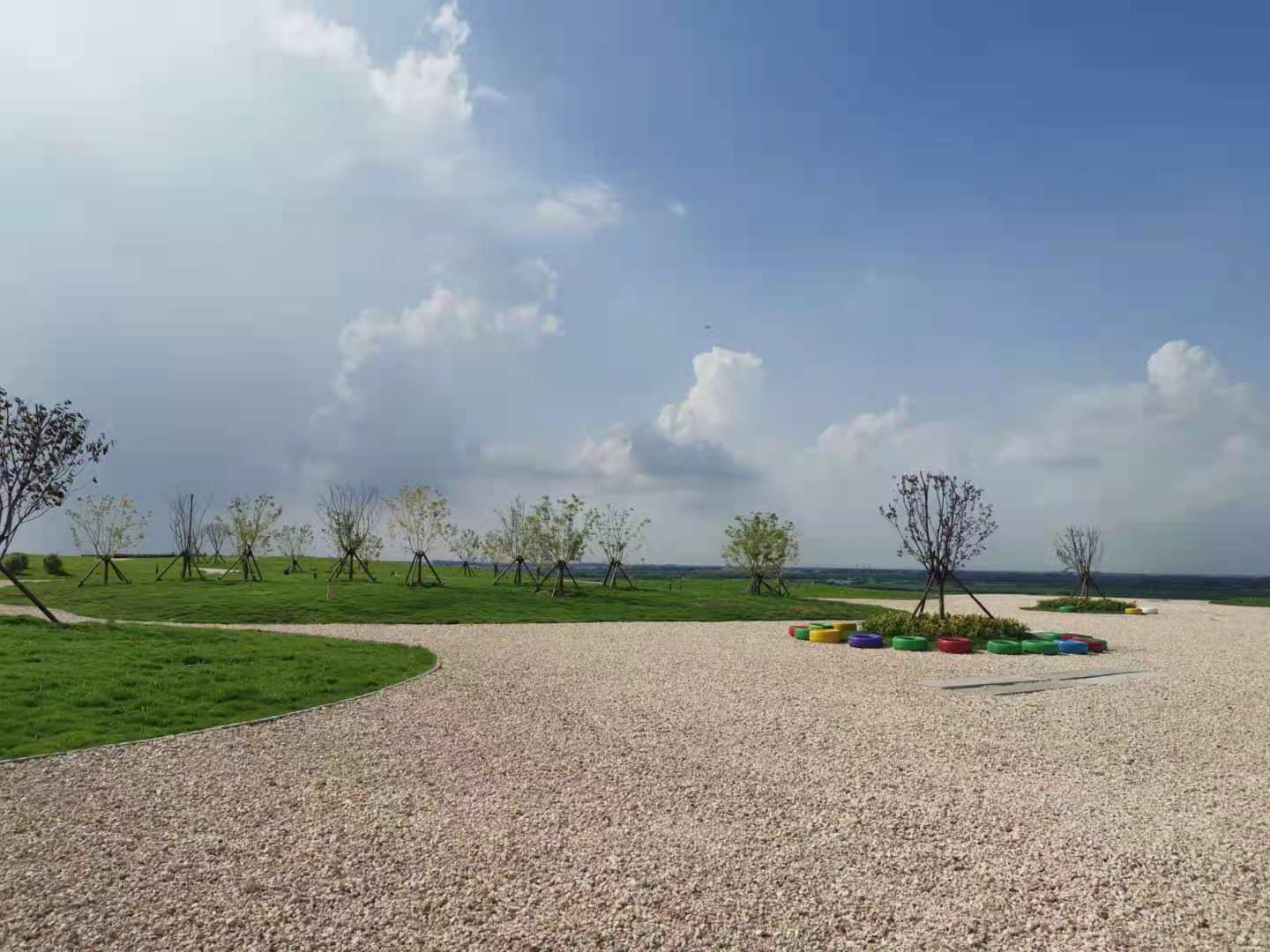 青岛小涧西生活垃圾填埋场20年转变：垃圾山变身山顶花园