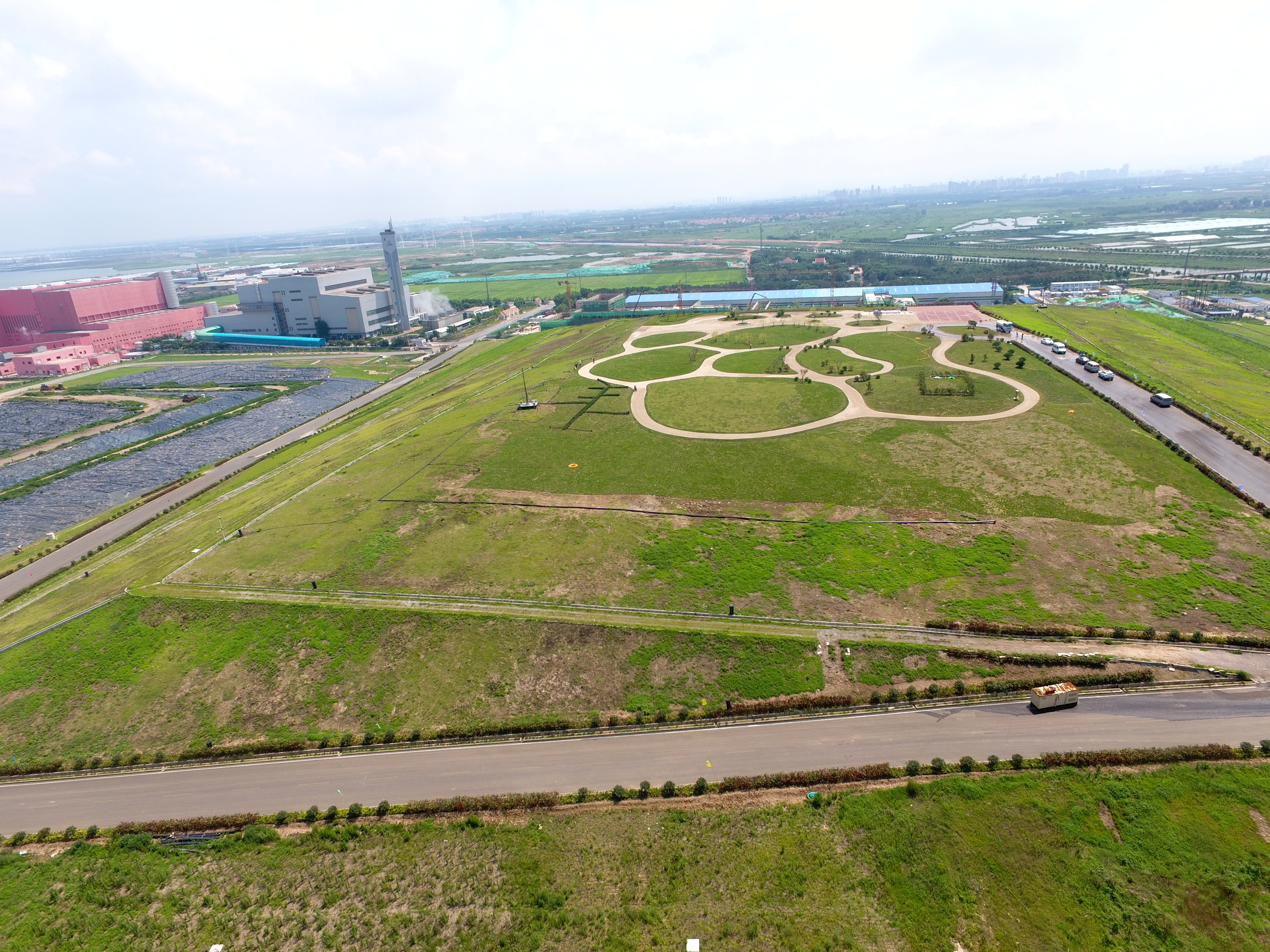 青岛小涧西生活垃圾填埋场20年转变：垃圾山变身山顶花园