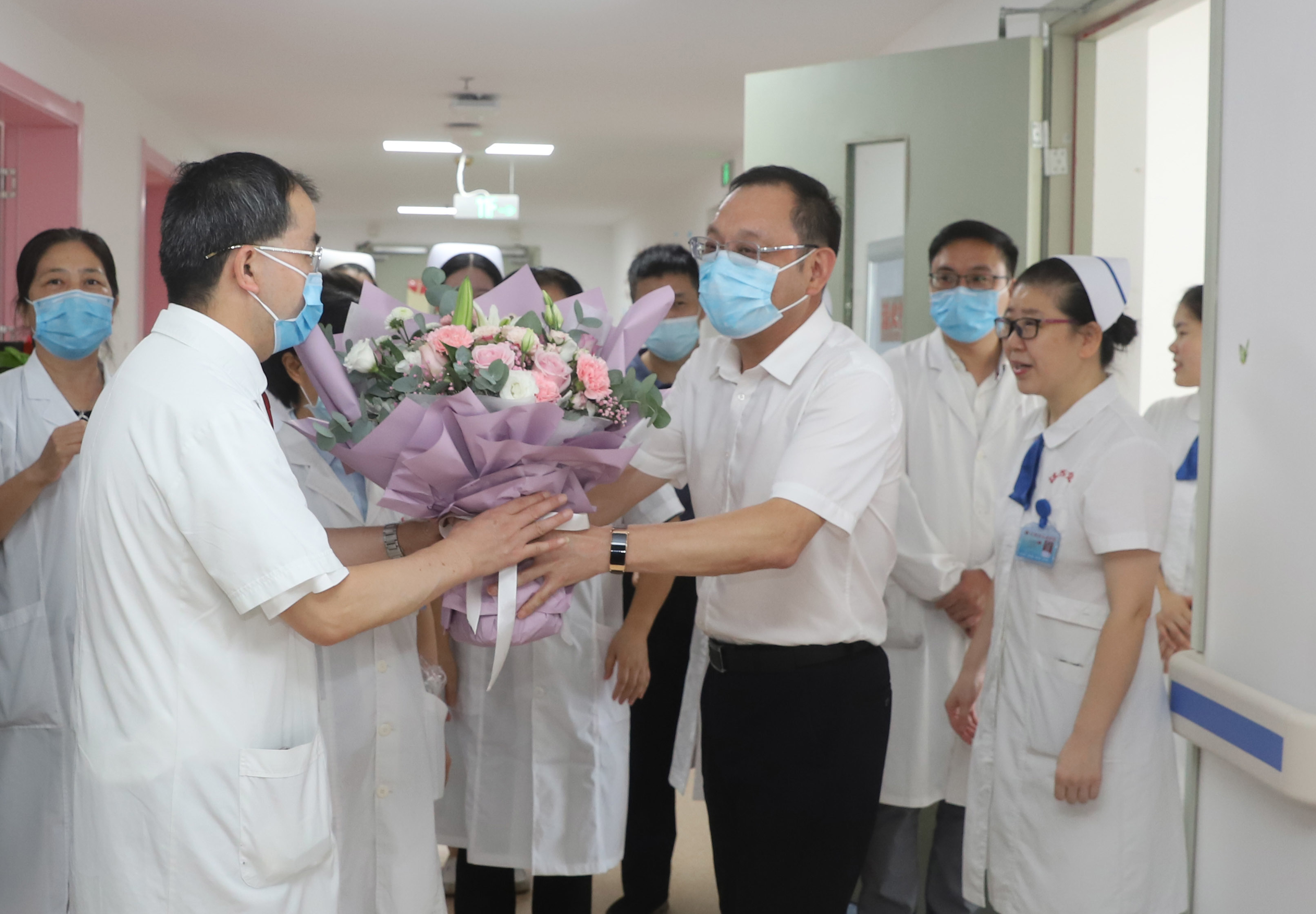 鲜花送给新时代最可爱的人 ——江西省儿童医院庆祝第四个中国医师节