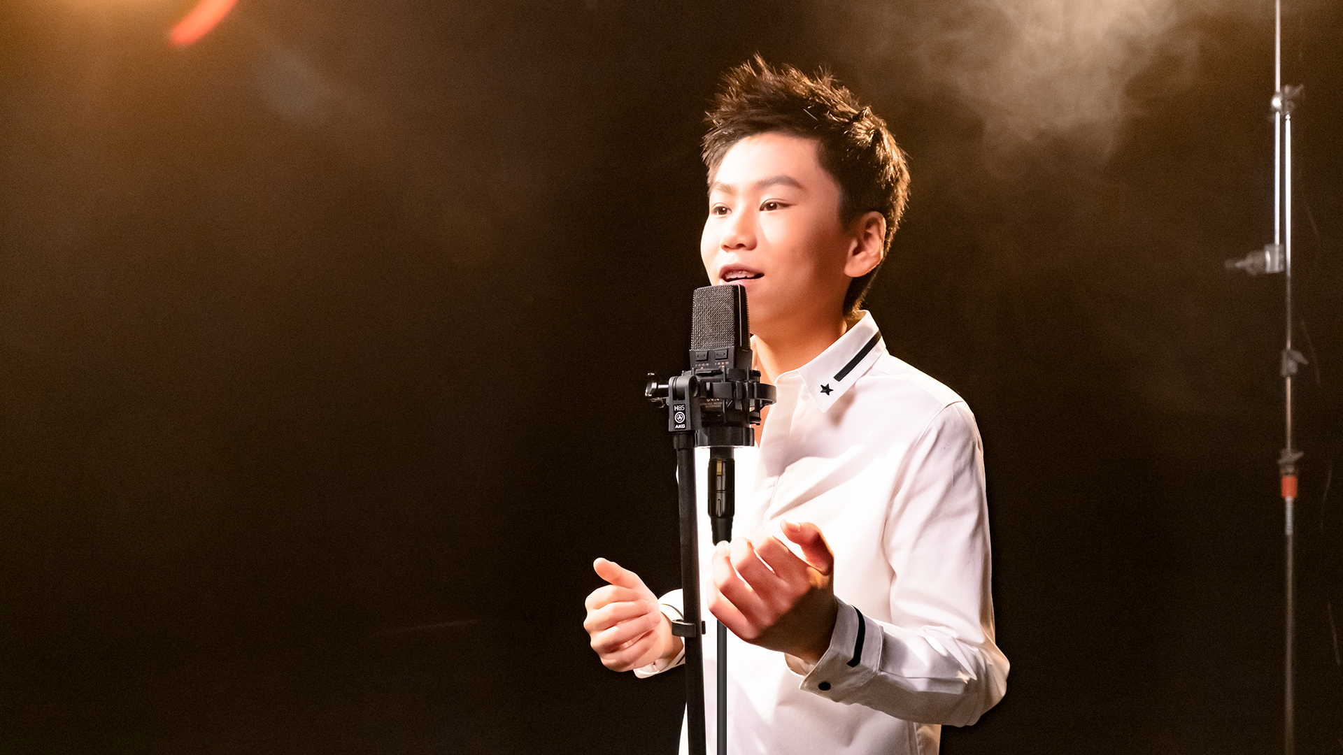 多冠明星少年歌手再霸榜夺魁ec一平最新单曲秋时雨首发登榜三周三榜四