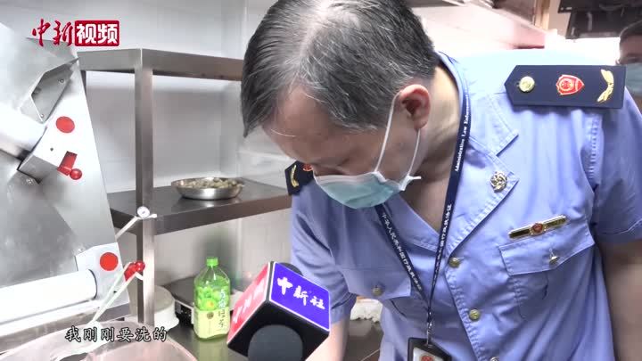 触目惊心 直击网红外卖门店“叫了只炸鸡”的脏乱差
