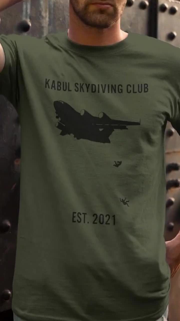 阿富汗人坠机遇难画面被印在T恤上售卖