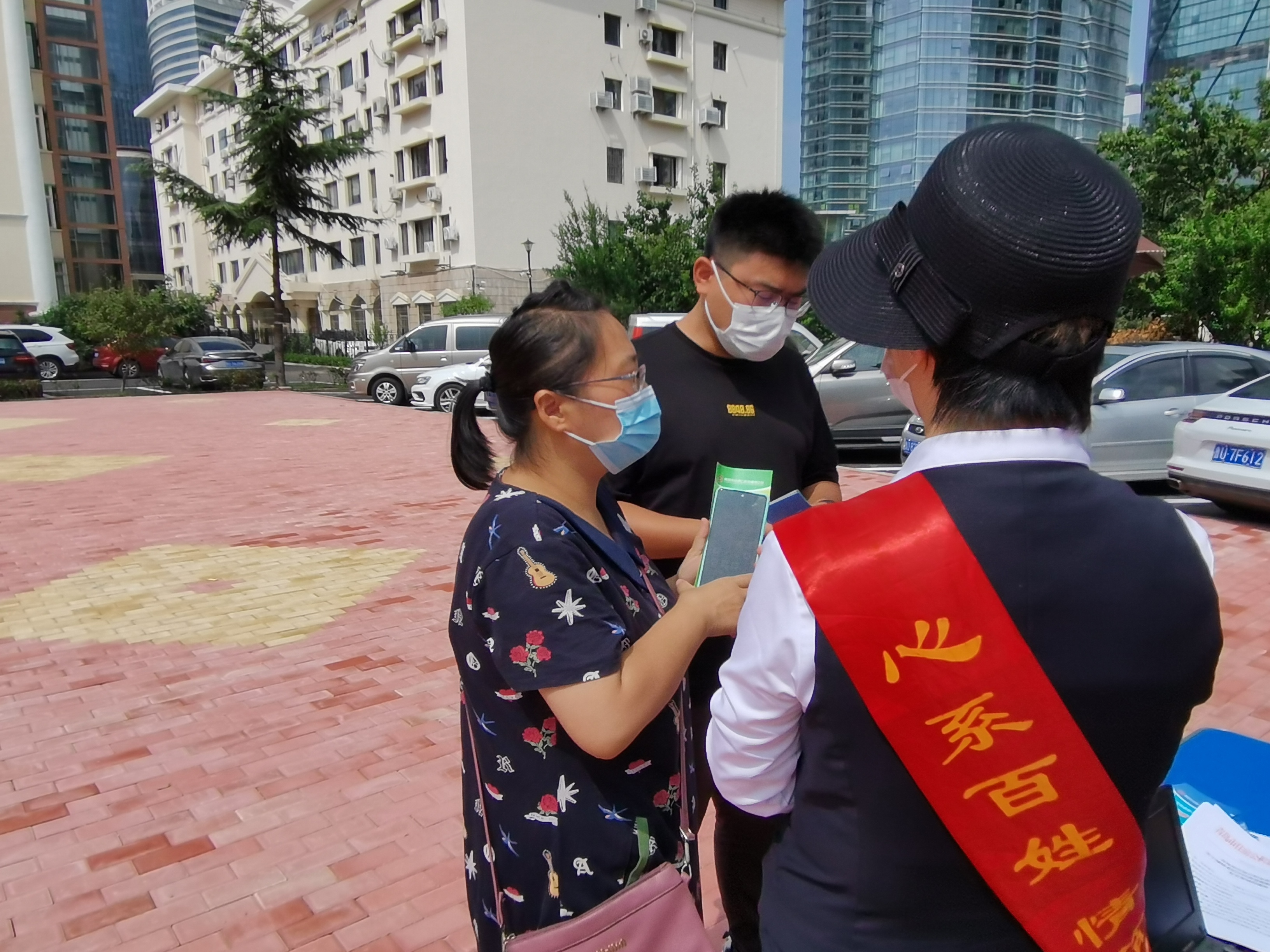 打通服务群众“最后一米”，青岛市公积金市南管理处携手市南区城市建设局“上门”助力老楼装新梯