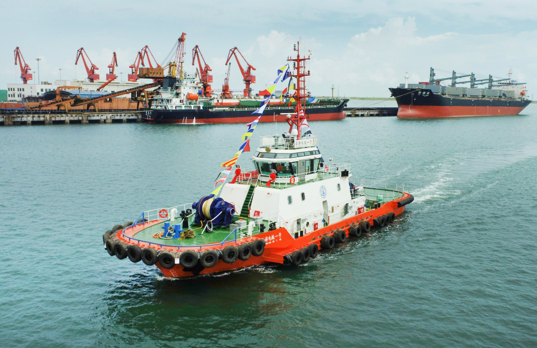 连云港港自主建造的国内首艘纯电动拖轮云港电拖一号试运行