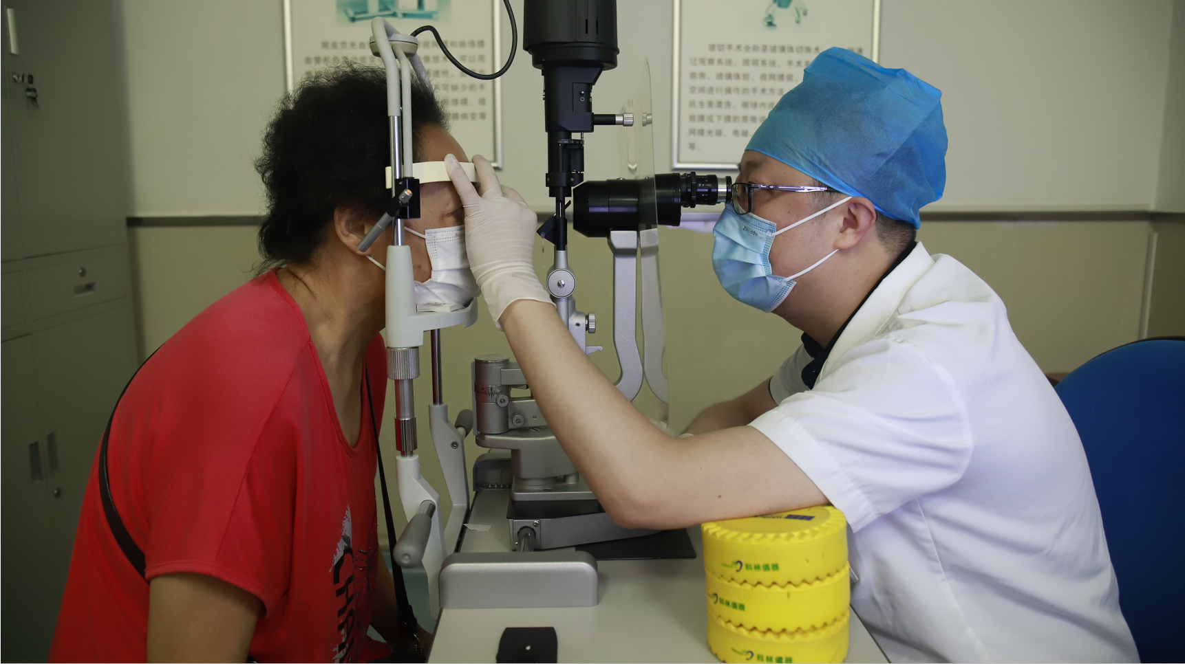 青岛眼科医院李君精湛的医术高尚的医德还患者二次光明