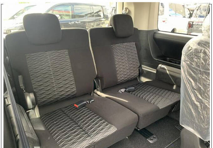 三菱得利卡d:5海外实拍搭2.2t引擎/配全时四驱-图10