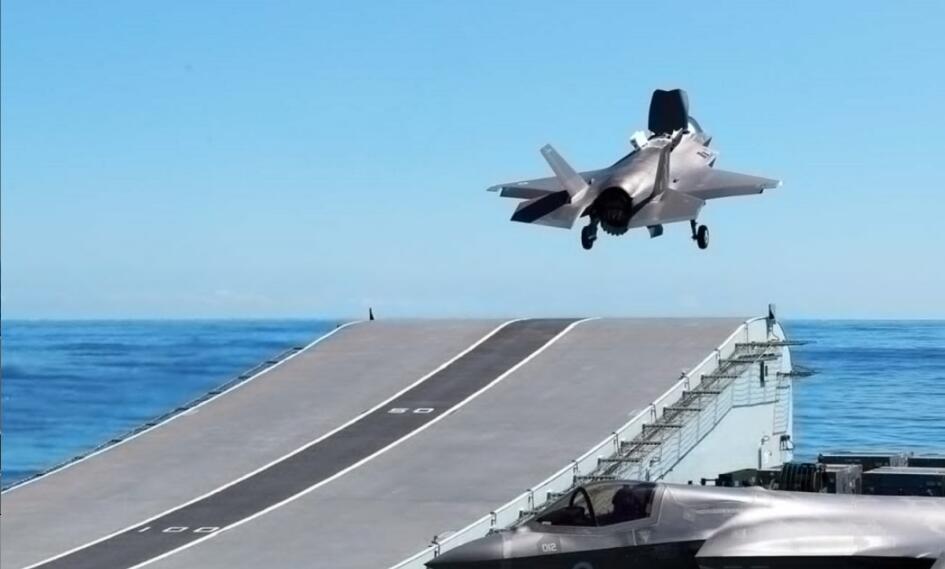 美英开展交叉登舰演练:f-35b从英国航母起飞,在美国准航母上降落