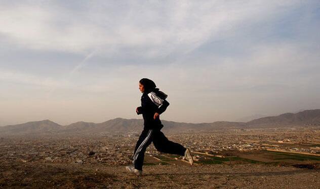 女足集体离开阿富汗！这不是别离 而是抵抗